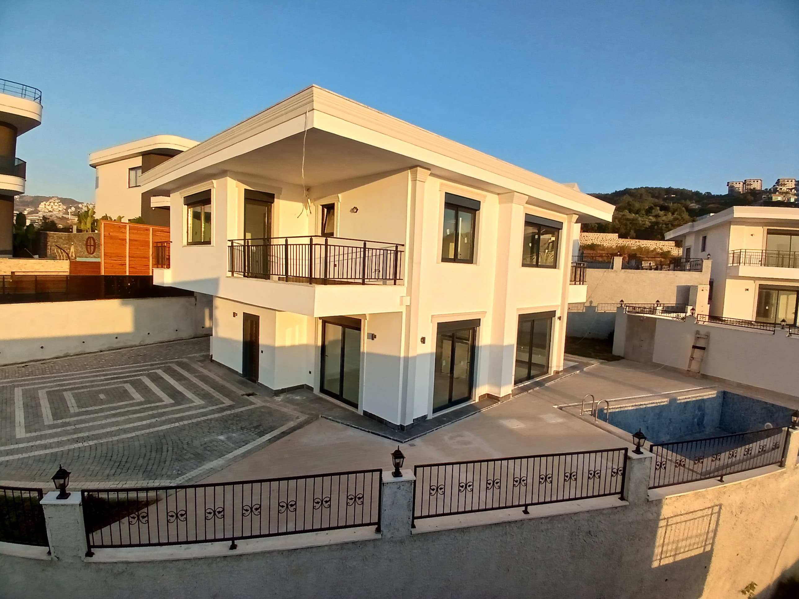 Сучасна 4-спальна вілла в Каргиджаку: приватний оазис біля Аланії