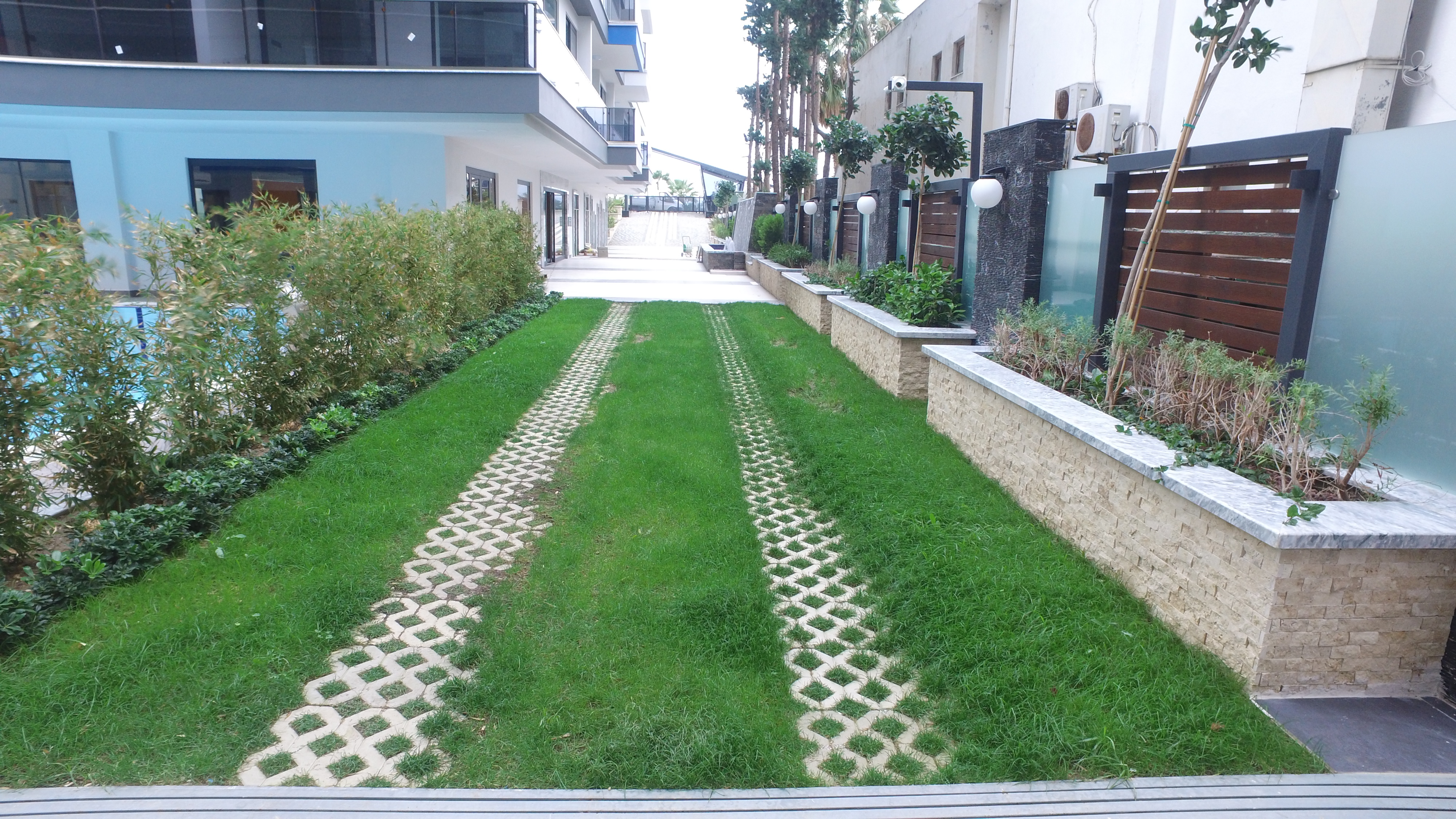 马赫穆特拉一线海景豪宅：尊享地中海滨海公寓与复式