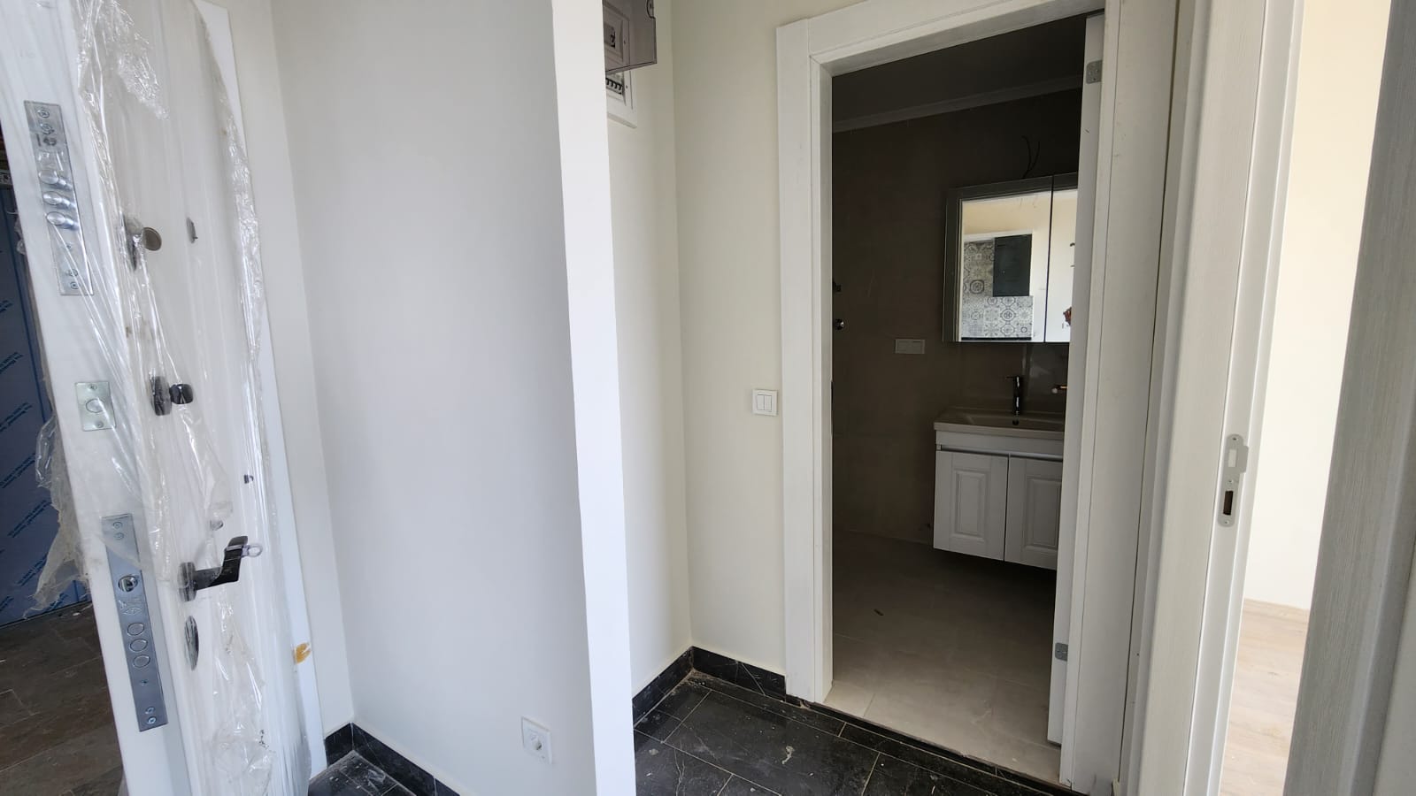 Fridfulla Kustnära Bostäder i Demirtaş, Några Steg från Medelhavet