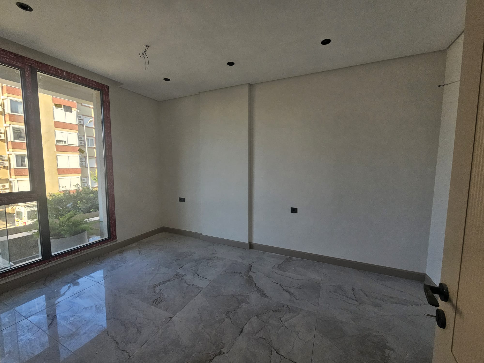 欧巴海滨核心地带：豪华公寓与复式臻品系列