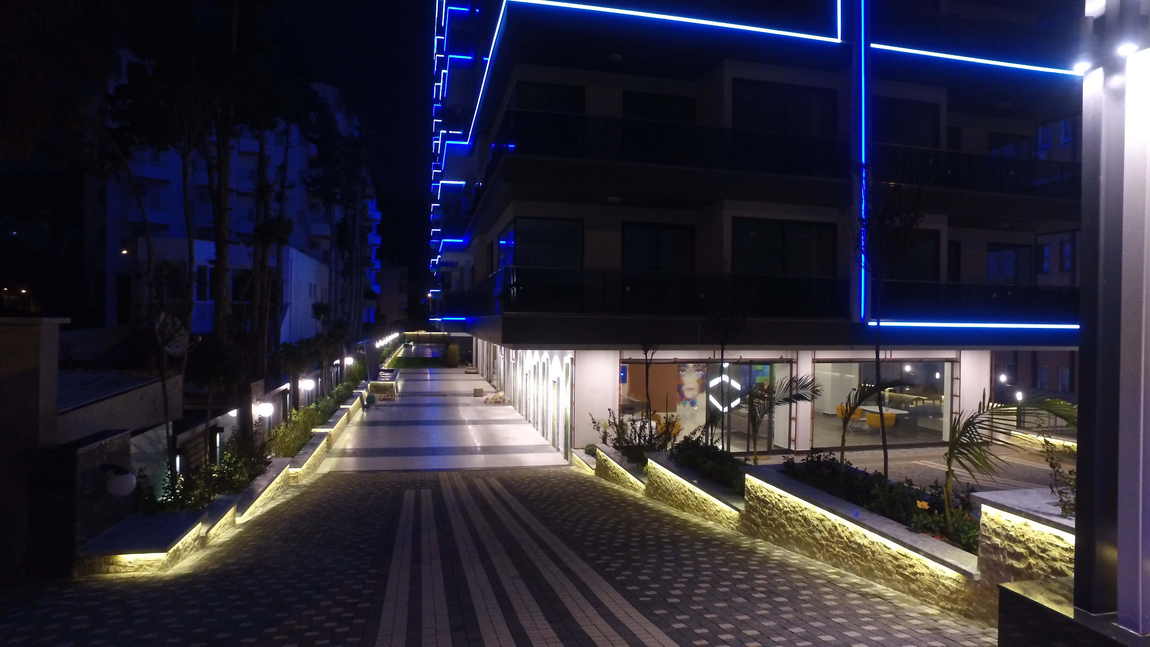 马赫穆特拉一线海景豪宅：尊享地中海滨海公寓与复式