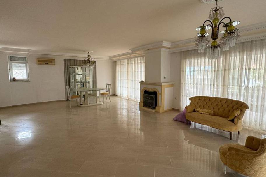 奧巴核心区1014平米顶级商业资产：尽揽阿兰亚城堡美景，开启无限投资潜能