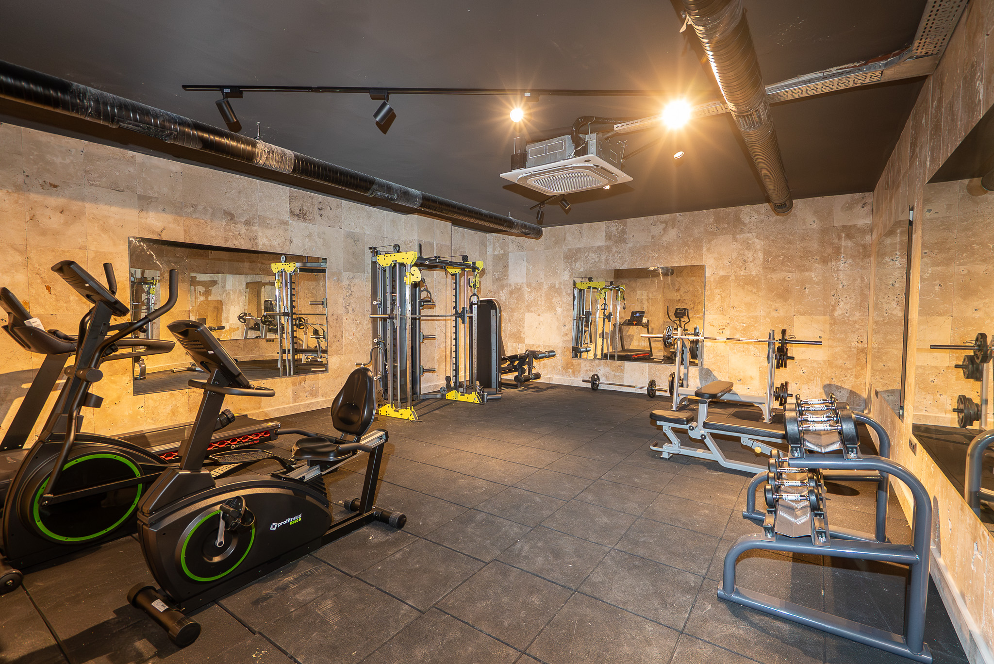 Mahmutlar Sahiline Sadece 200 Metre Mesafede, Yepyeni Deniz Yanı Daire ve Dubleksler