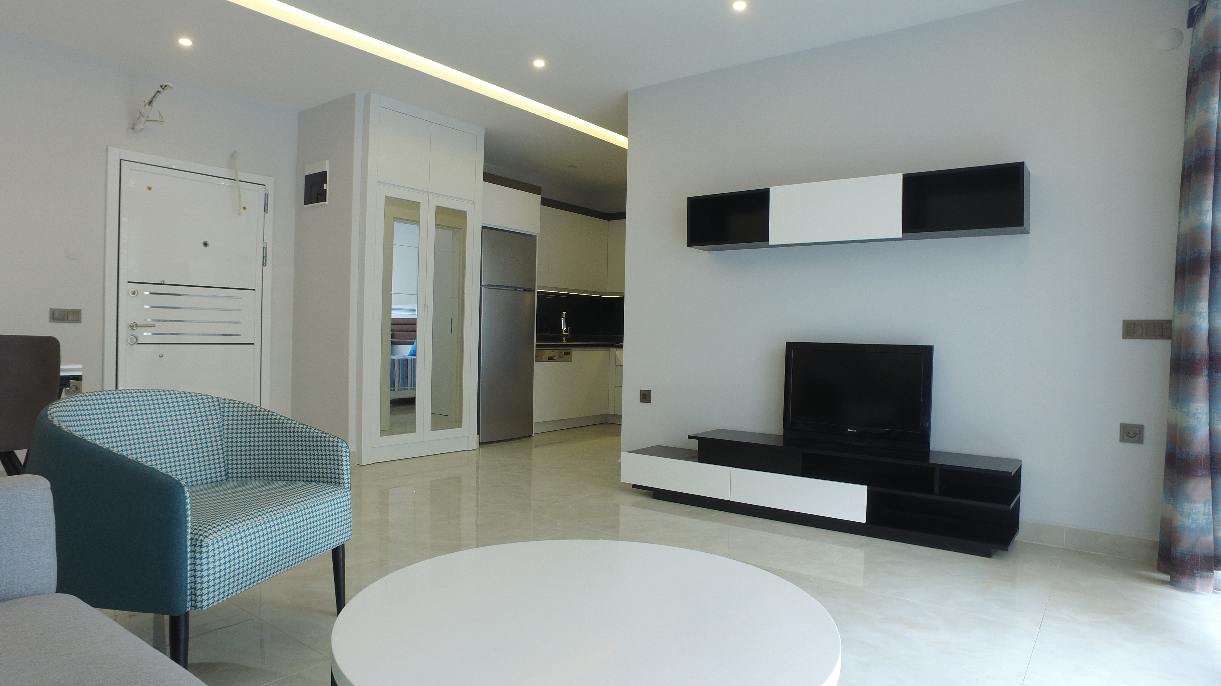 马赫穆特拉一线海景豪宅：尊享地中海滨海公寓与复式