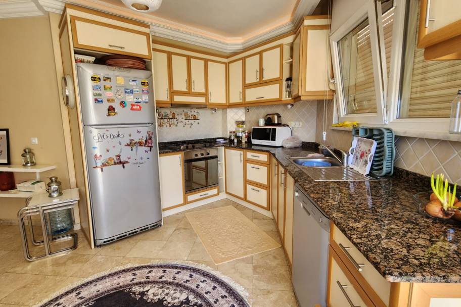 Élégant Appartement Meublé à Cikcilli, Alanya, avec Piscine et Cheminée