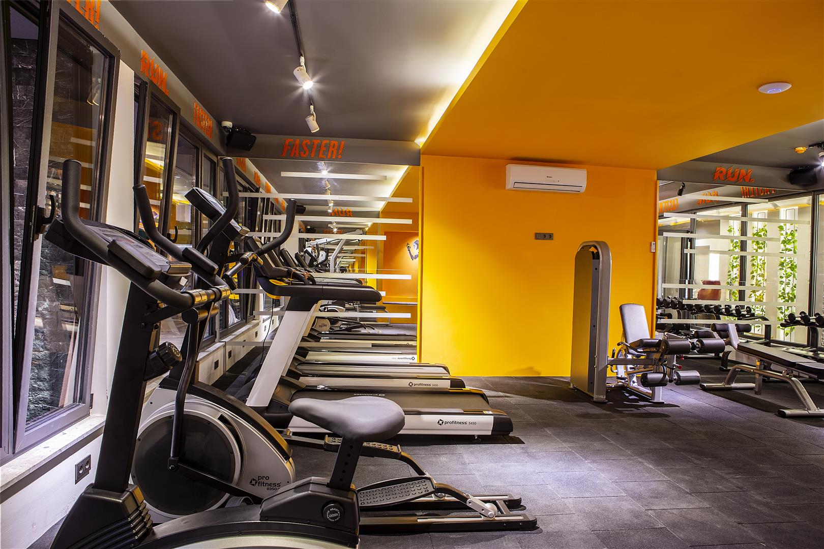 阿兰亚市中心璀璨海景豪宅：现代奢华与投资机遇并存