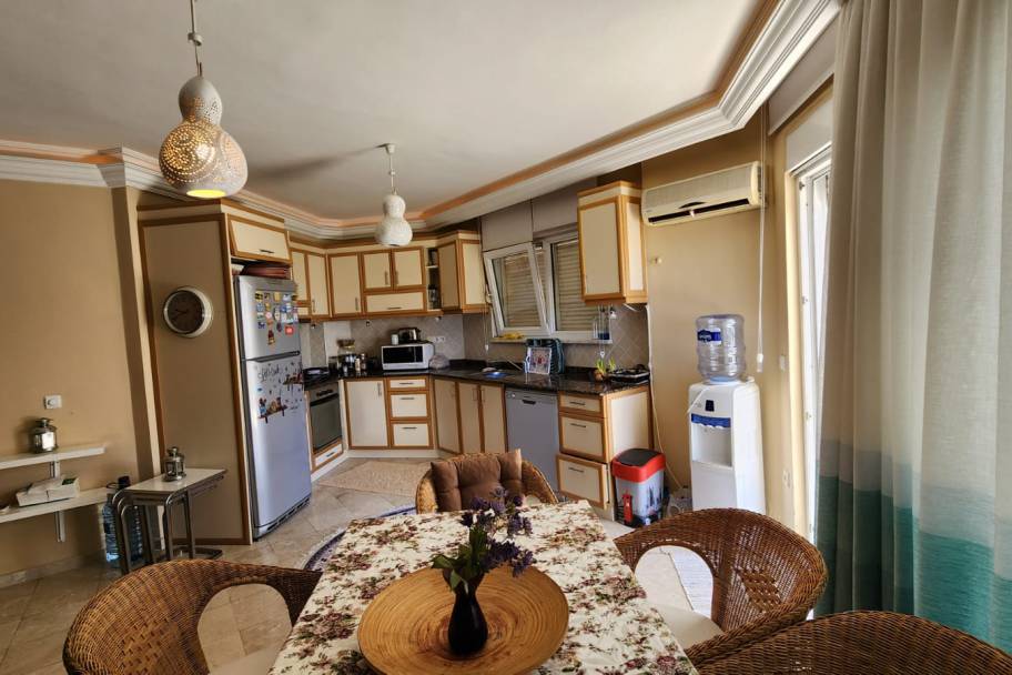 Élégant Appartement Meublé à Cikcilli, Alanya, avec Piscine et Cheminée