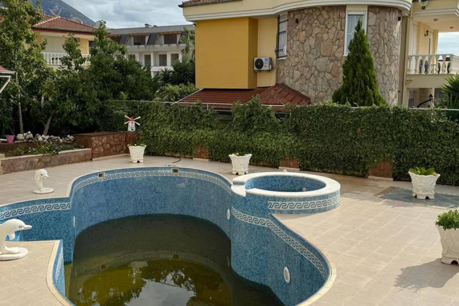 奧巴核心区1014平米顶级商业资产：尽揽阿兰亚城堡美景，开启无限投资潜能