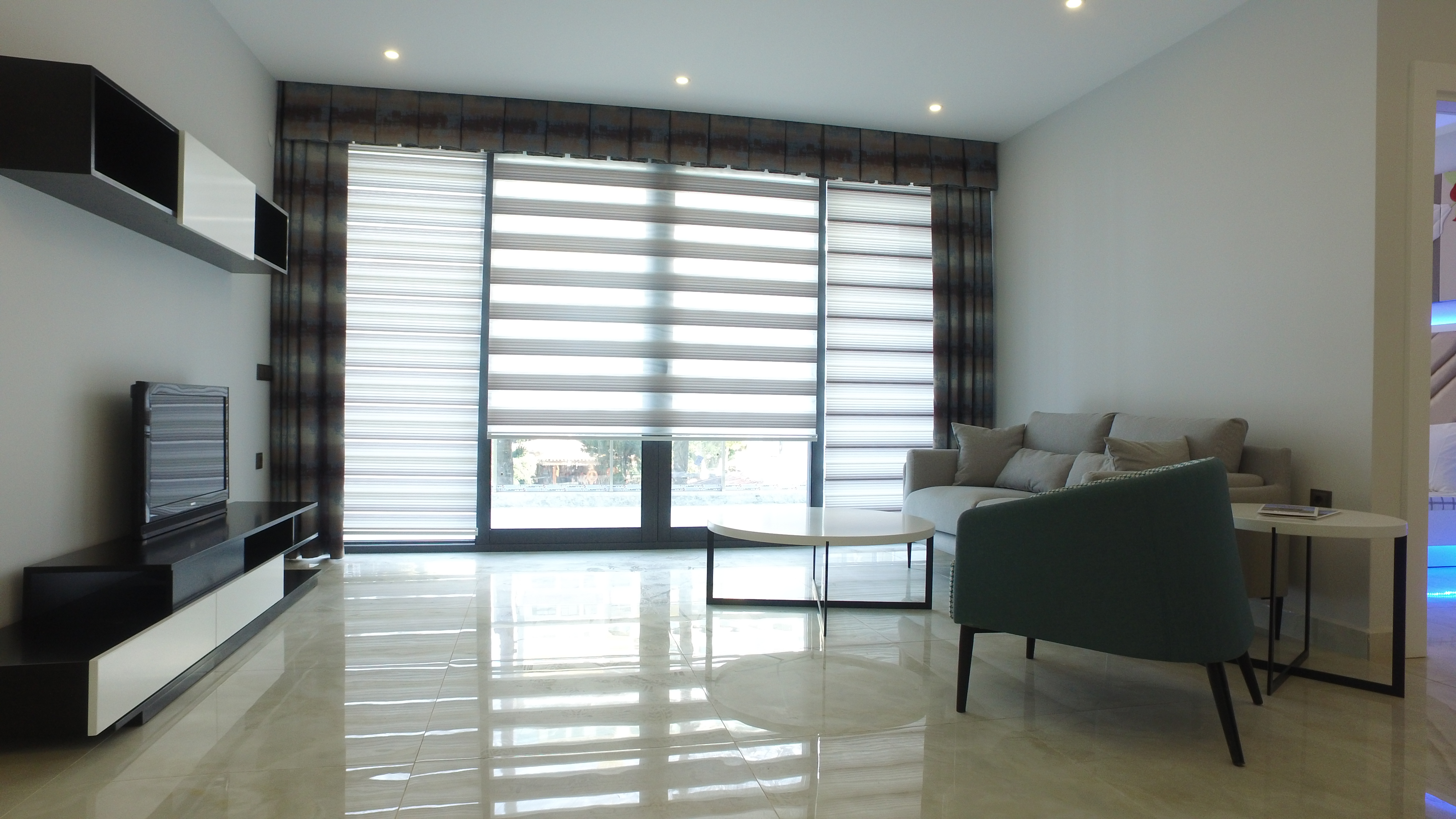 马赫穆特拉一线海景豪宅：尊享地中海滨海公寓与复式