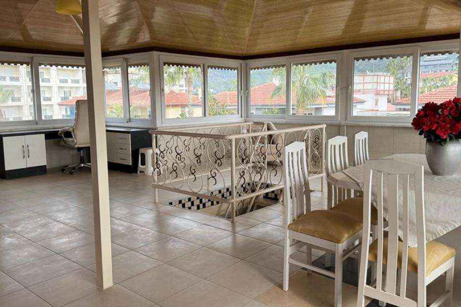 奧巴核心区1014平米顶级商业资产：尽揽阿兰亚城堡美景，开启无限投资潜能