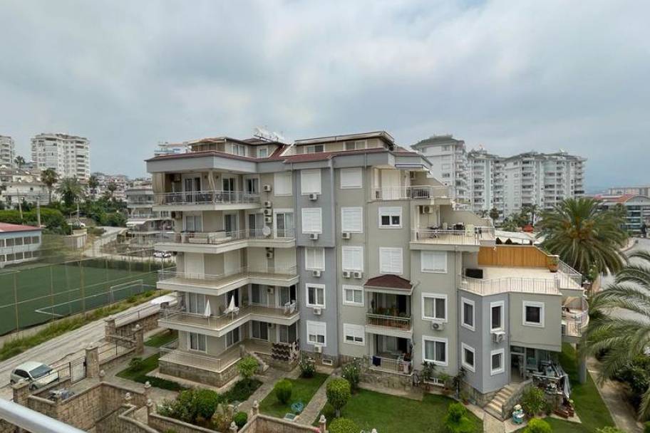 Een Zeldzaam Duplex Toevluchtsoord van Uitzonderlijke Omvang in Cikcilli, Alanya