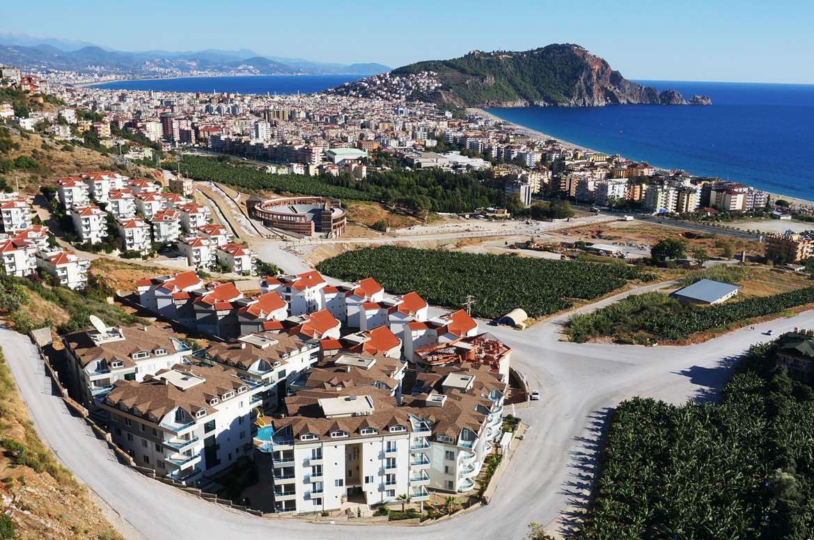 Alanya Merkezde Kapsamlı Sosyal Donatılara Sahip Geniş Aile Daireleri
