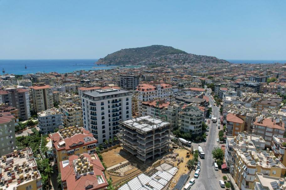 阿拉尼亚中心豪华公寓与复式住宅：尊享地中海生活与卓越投资