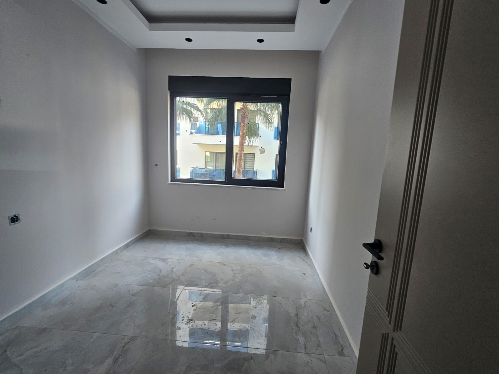 阿拉尼亚中心豪华公寓与复式住宅：尊享地中海生活与卓越投资