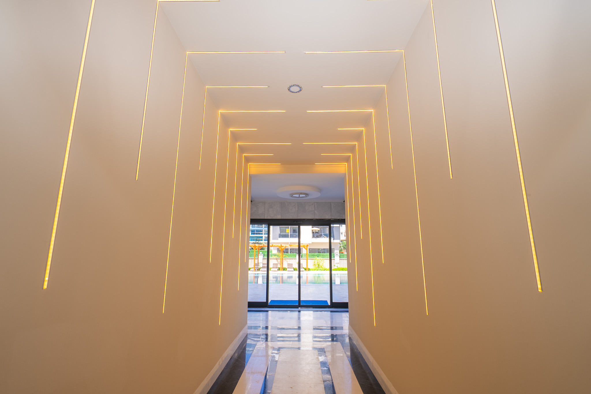 Mahmutlar Sahiline Sadece 200 Metre Mesafede, Yepyeni Deniz Yanı Daire ve Dubleksler