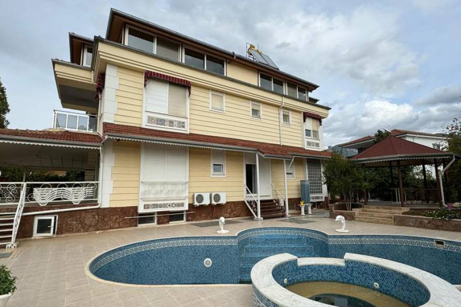 奧巴核心区1014平米顶级商业资产：尽揽阿兰亚城堡美景，开启无限投资潜能