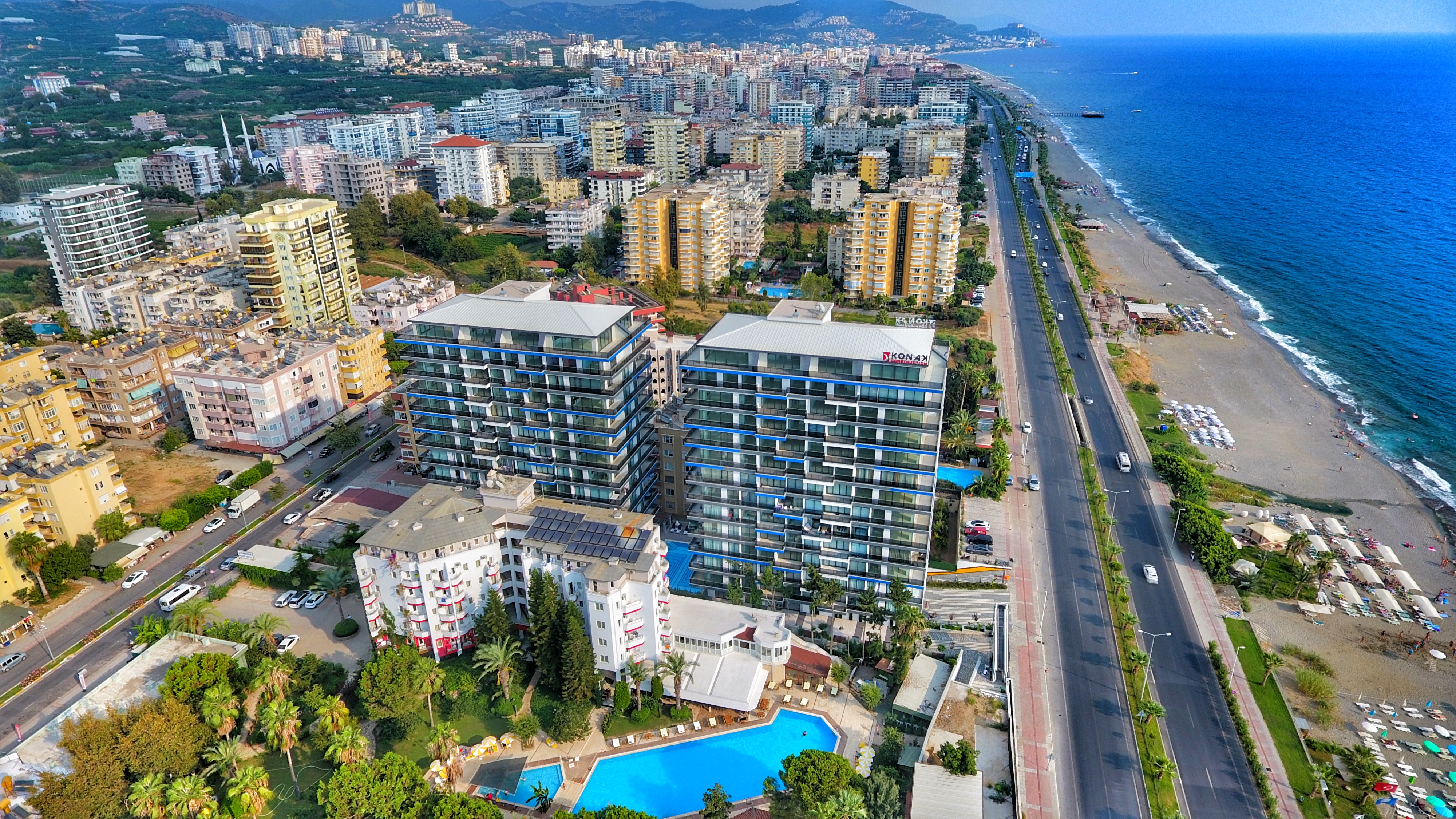 马赫穆特拉一线海景豪宅：尊享地中海滨海公寓与复式