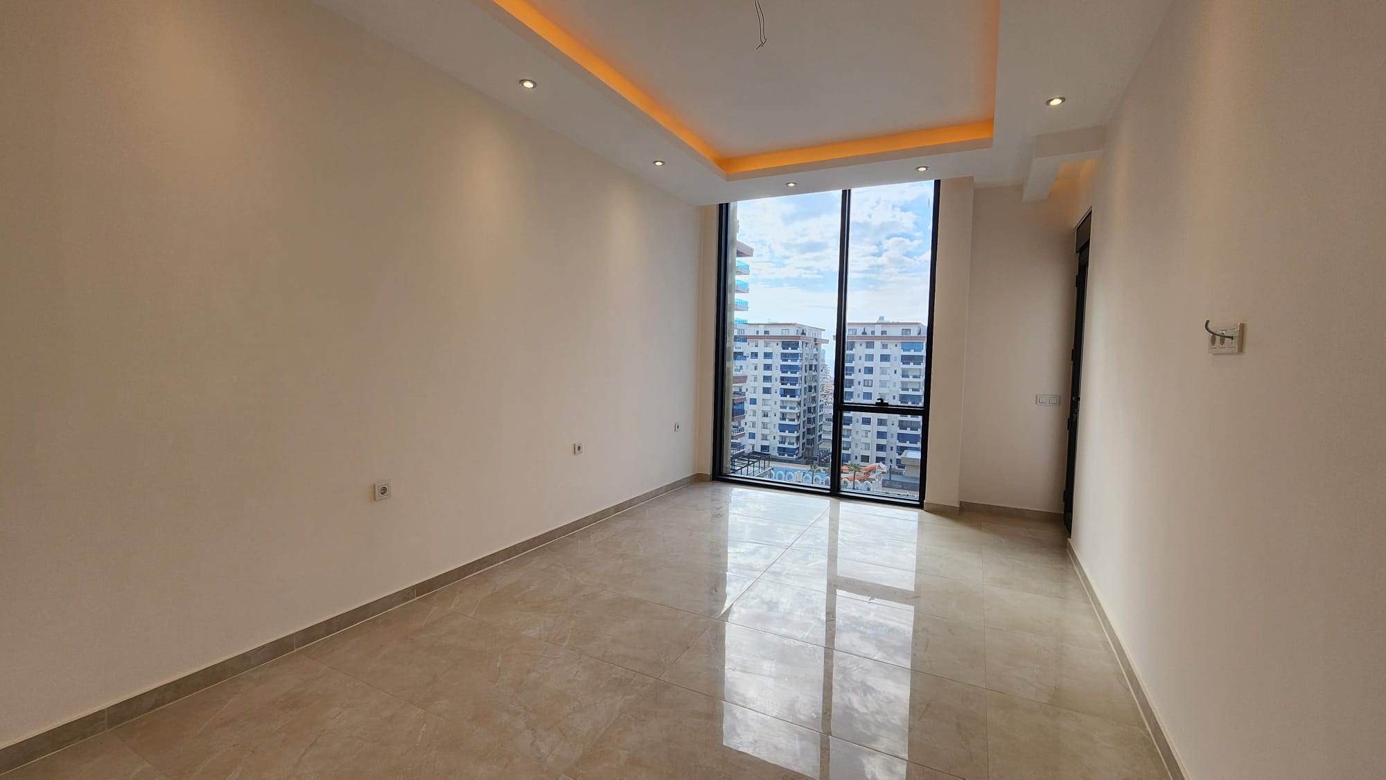 Mahmutlarin Puutarhakeidas: Ylelliset Asunnot ja Duplexit Meren Lähellä