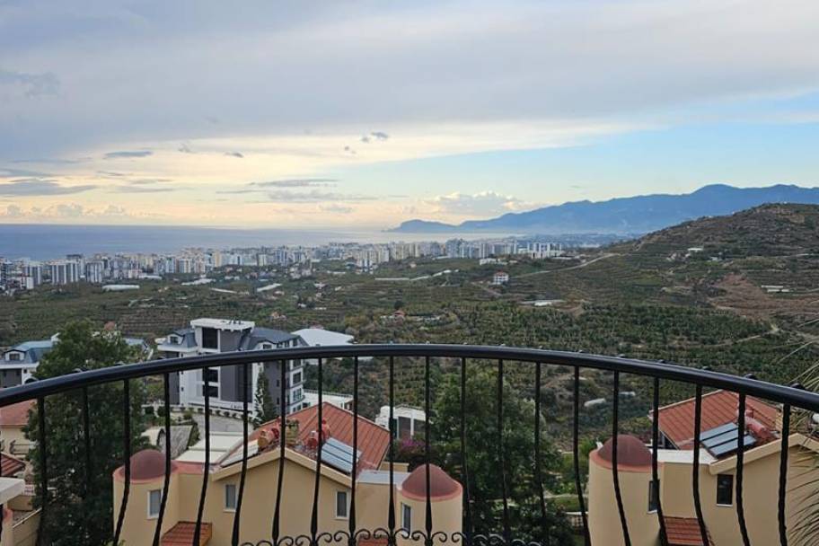 阿兰亚Kargicak区Gold City五星级全家具海景住宅出租