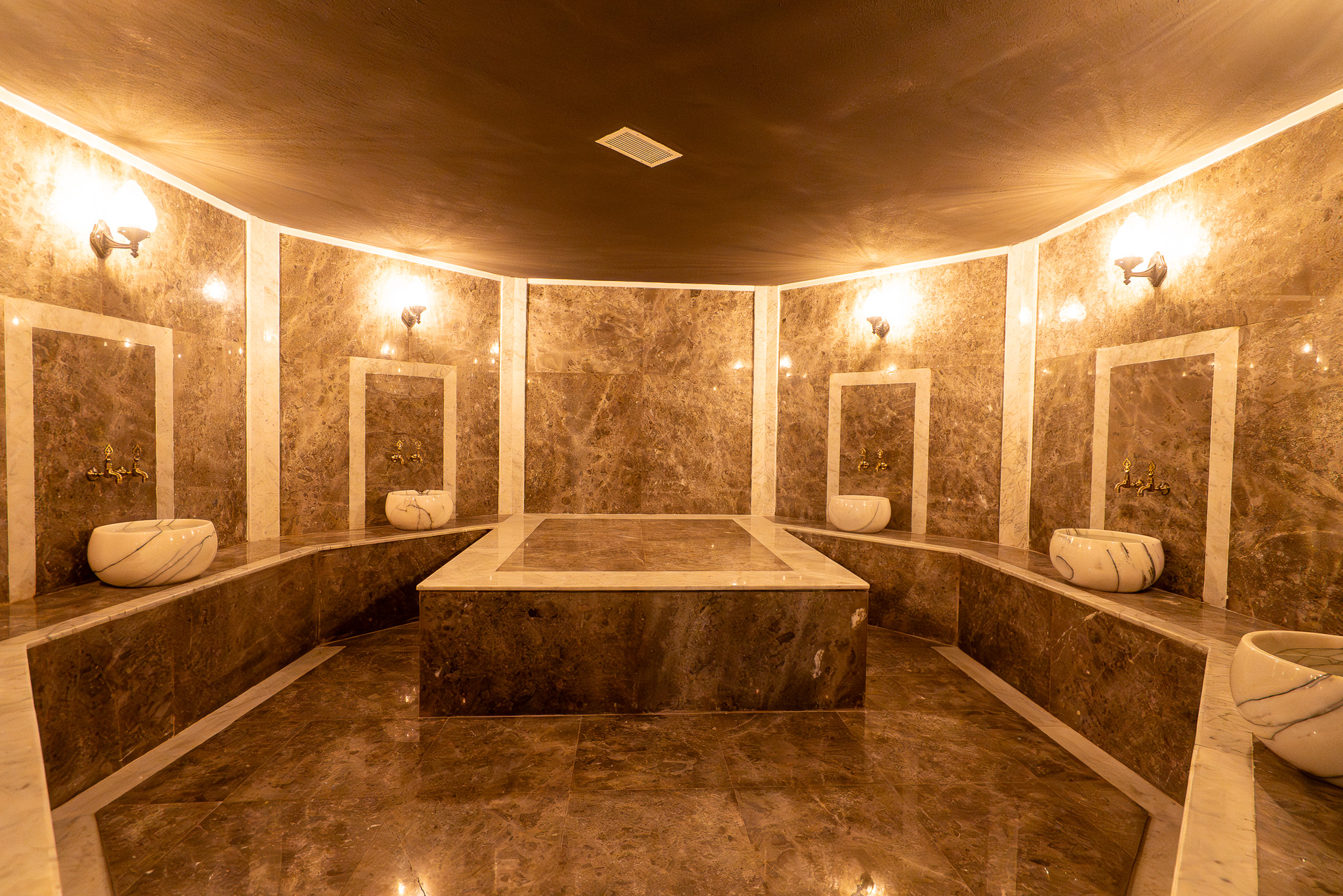 Mahmutlar Sahiline Sadece 200 Metre Mesafede, Yepyeni Deniz Yanı Daire ve Dubleksler