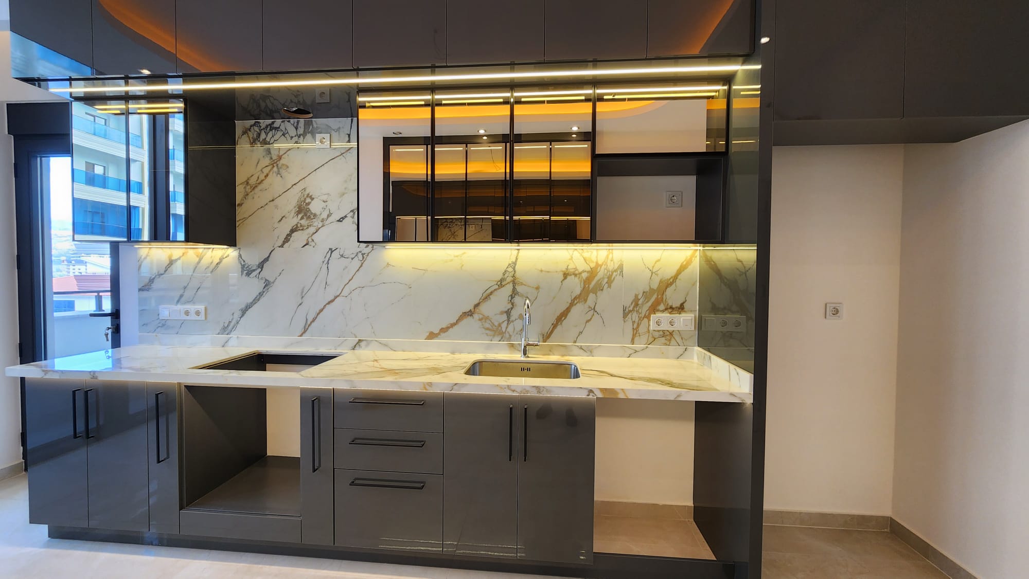 Mahmutlarin Puutarhakeidas: Ylelliset Asunnot ja Duplexit Meren Lähellä