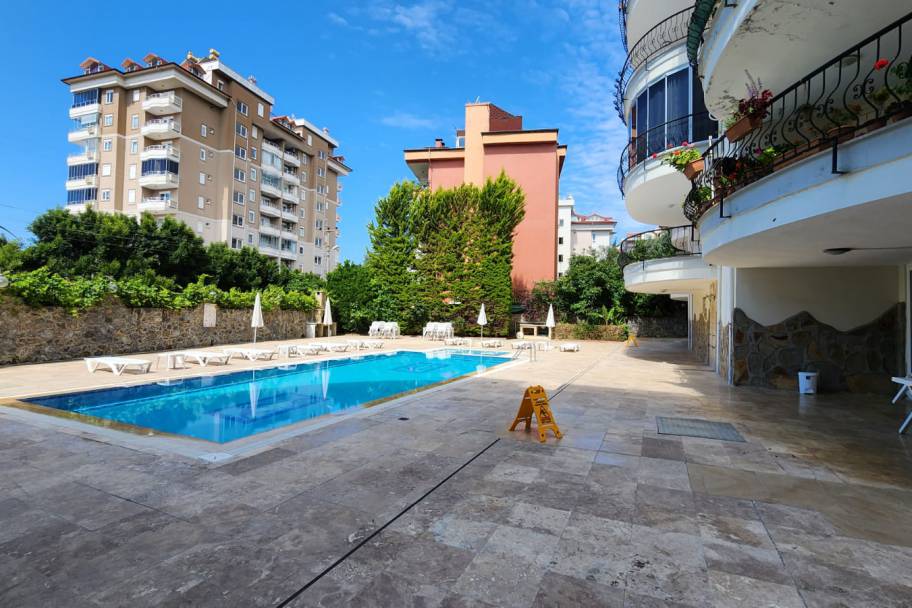 Élégant Appartement Meublé à Cikcilli, Alanya, avec Piscine et Cheminée