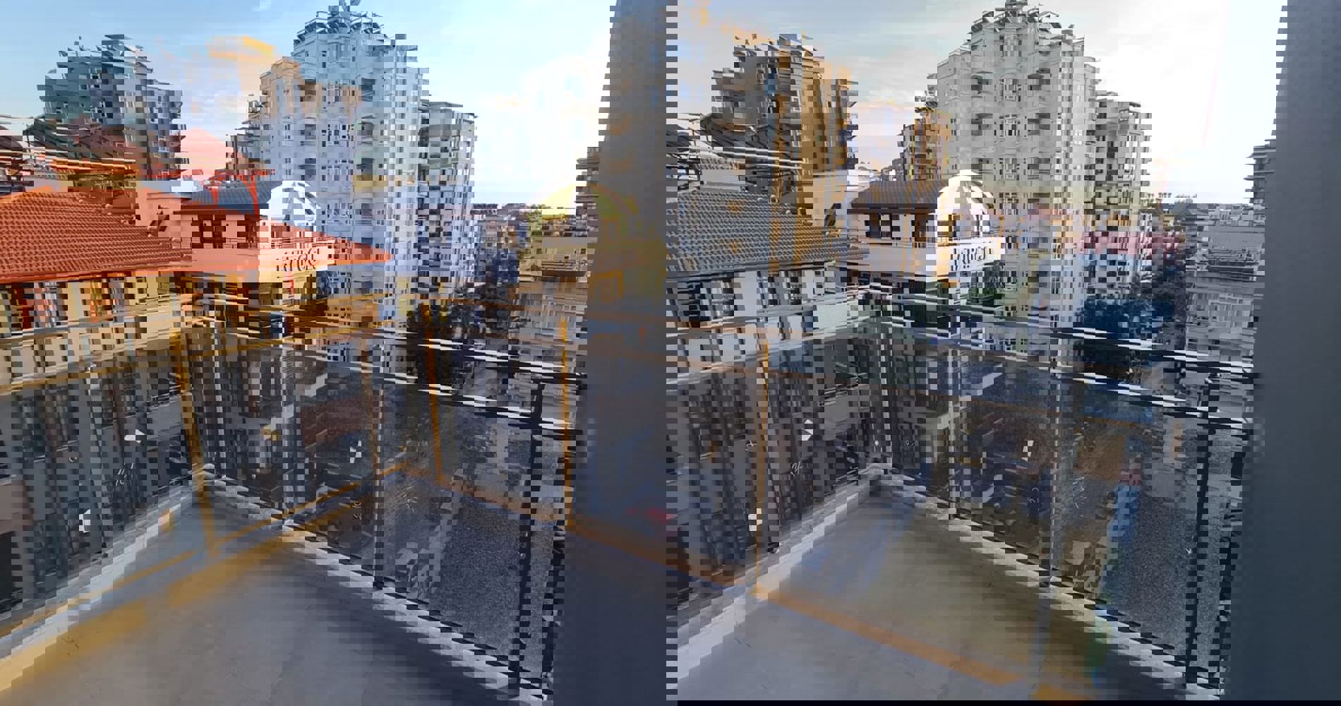 阿拉尼亚中心豪华公寓与复式：尊贵海滨生活，度假设施齐备