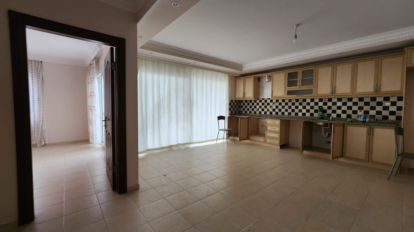 Fredfyldt Liv i Cikcilli: Eksklusiv Ufurneret Bolig til Langtidsleje