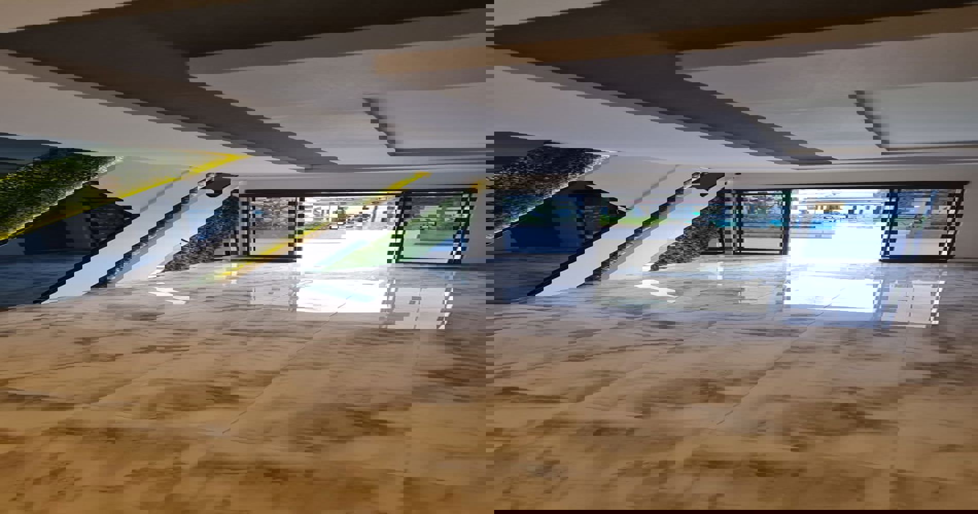 阿拉尼亚中心豪华公寓与复式：尊贵海滨生活，度假设施齐备