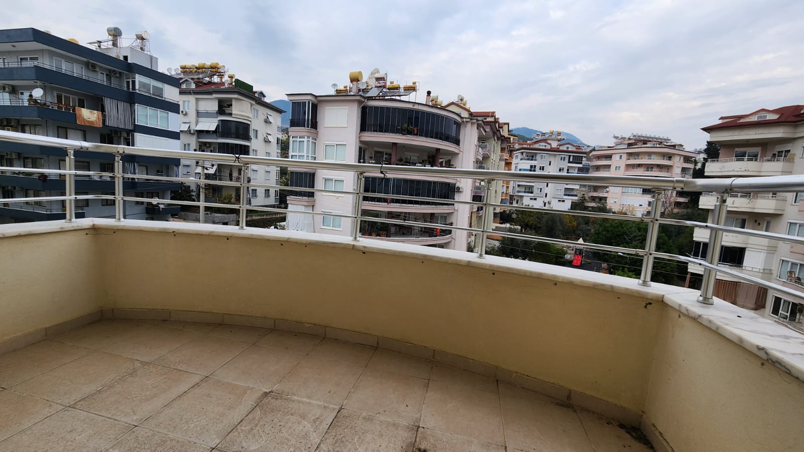 Fredfyldt Liv i Cikcilli: Eksklusiv Ufurneret Bolig til Langtidsleje