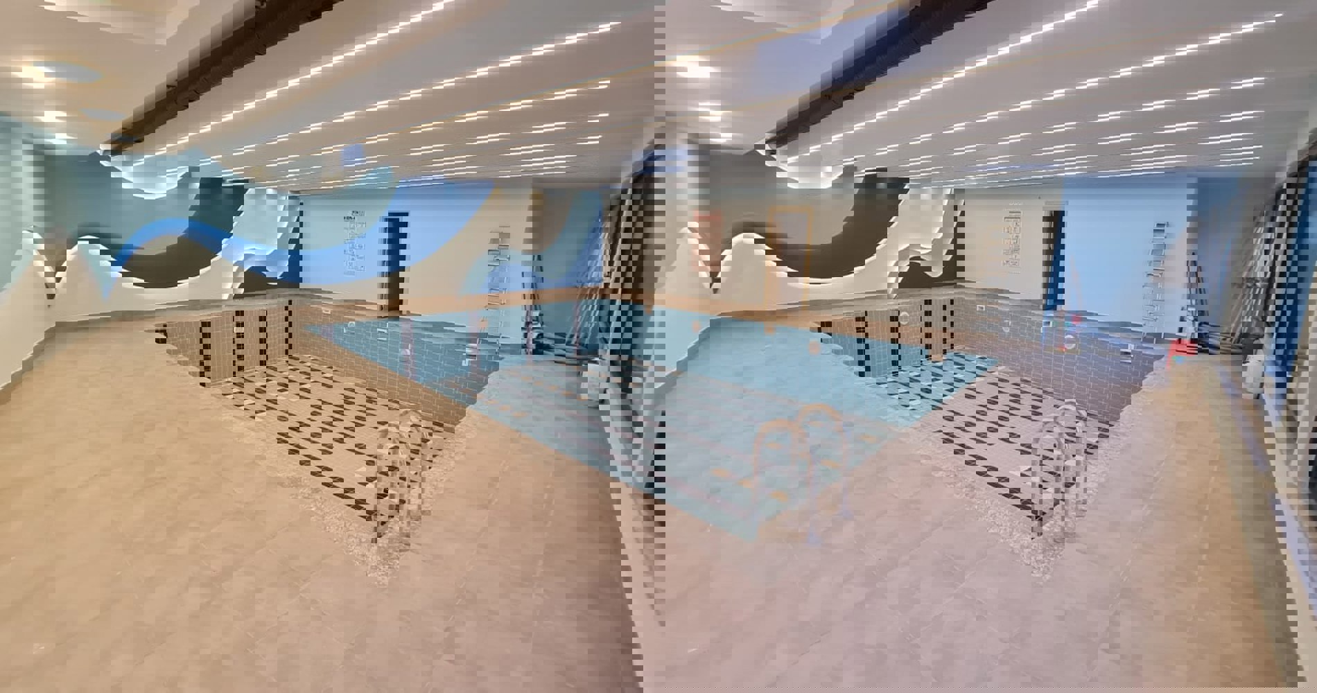 阿拉尼亚中心豪华公寓与复式：尊贵海滨生活，度假设施齐备