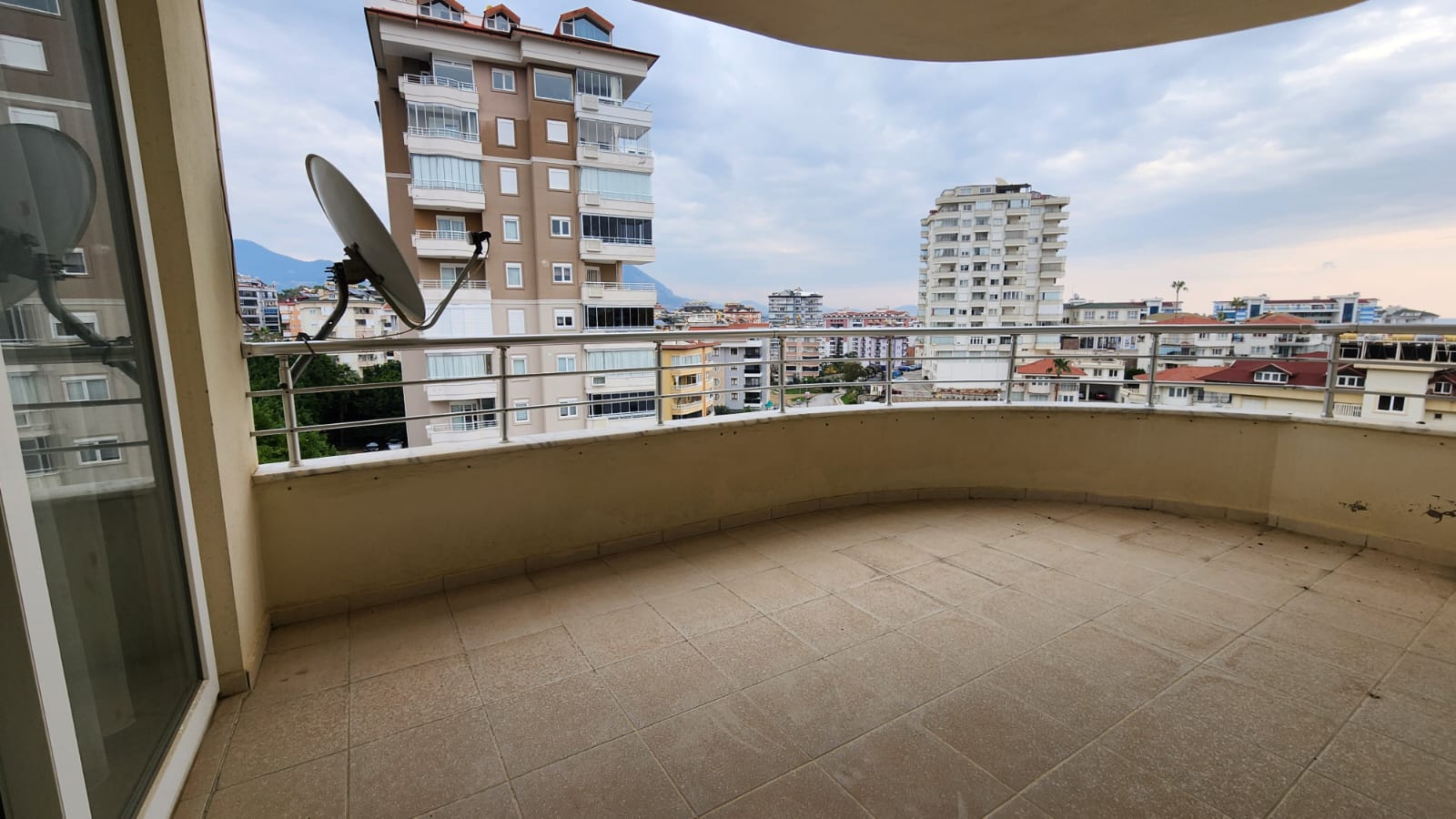 Fredfyldt Liv i Cikcilli: Eksklusiv Ufurneret Bolig til Langtidsleje