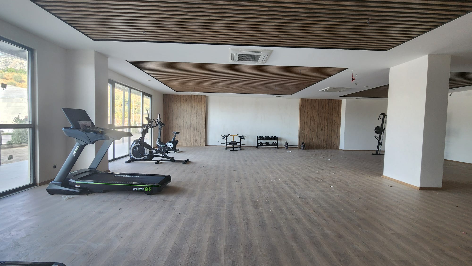 Mahmutlarin ensiluokkaiset kukkulakodit merinäköaloilla