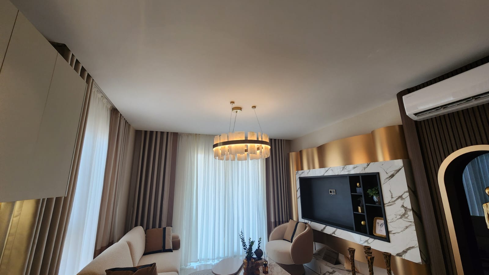 Eksklusiv residens i Kestel med havutsikt og luksuriøs resort-stil