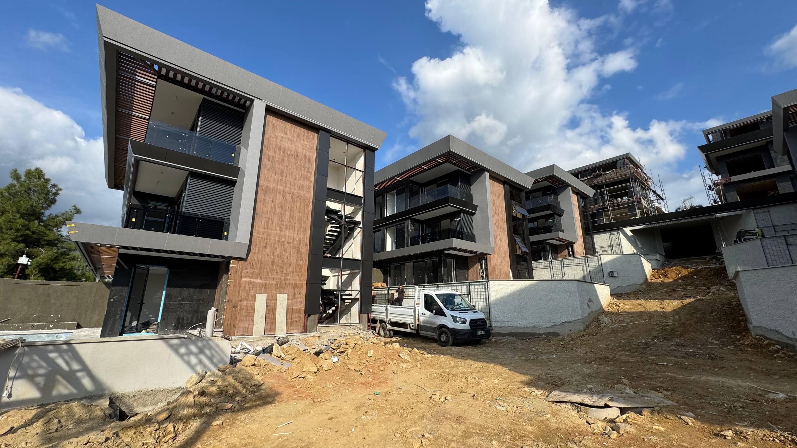 奥巴豪华私人别墅：尊享无边泳池与智能生活