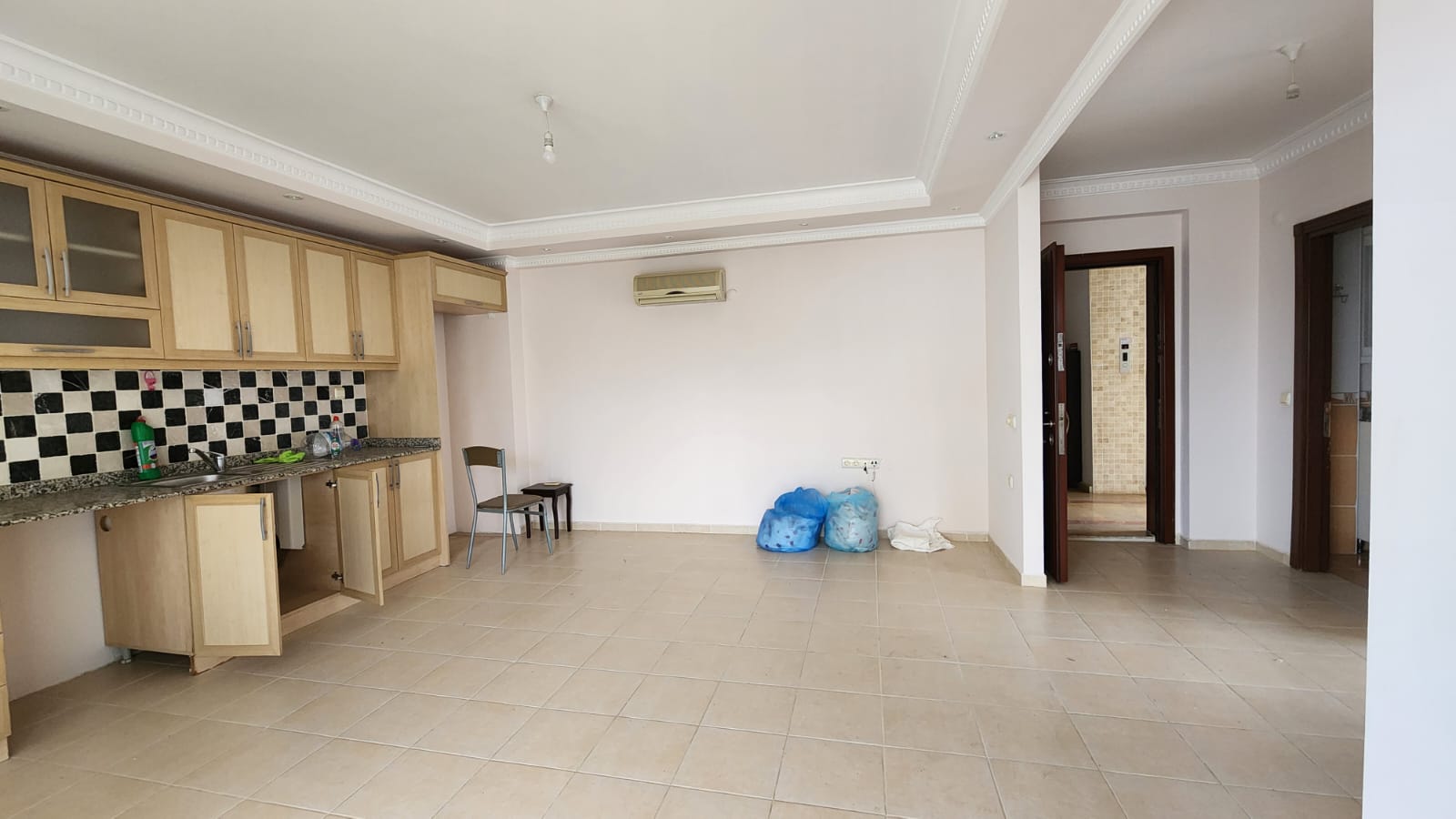 Fredfyldt Liv i Cikcilli: Eksklusiv Ufurneret Bolig til Langtidsleje