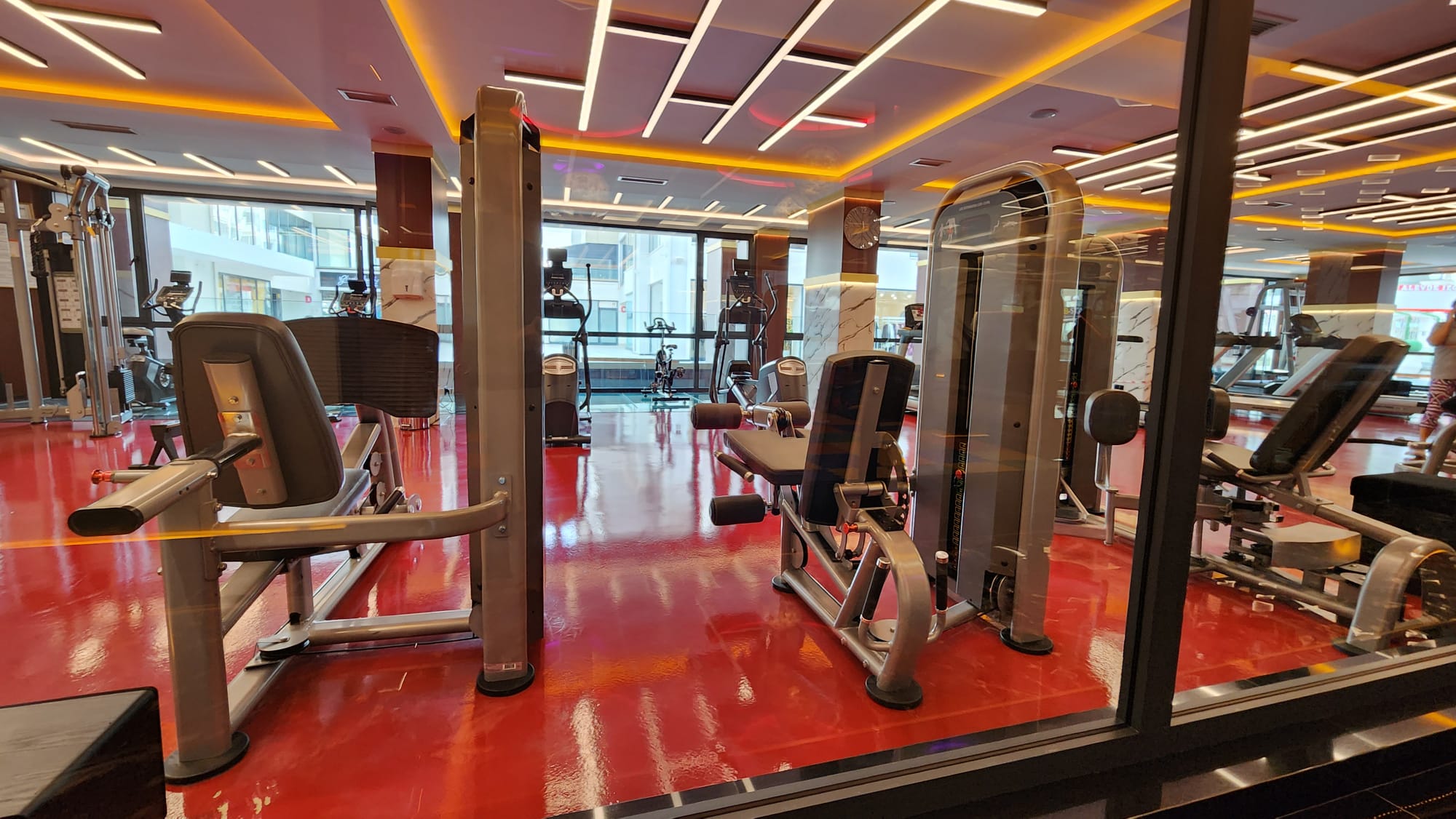 Mahmutlarin Puutarhakeidas: Ylelliset Asunnot ja Duplexit Meren Lähellä