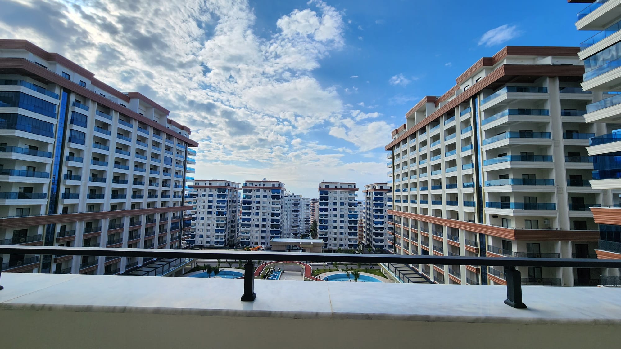 Mahmutlarin Puutarhakeidas: Ylelliset Asunnot ja Duplexit Meren Lähellä