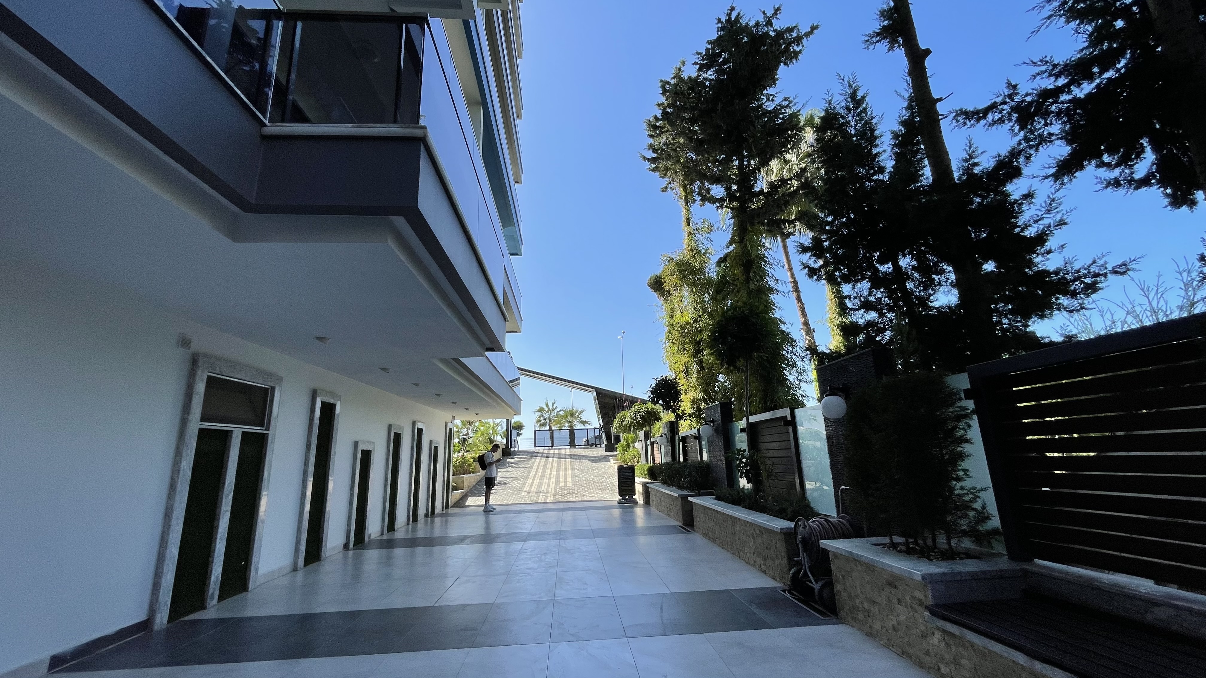 马赫穆特拉一线海景豪宅：尊享地中海滨海公寓与复式