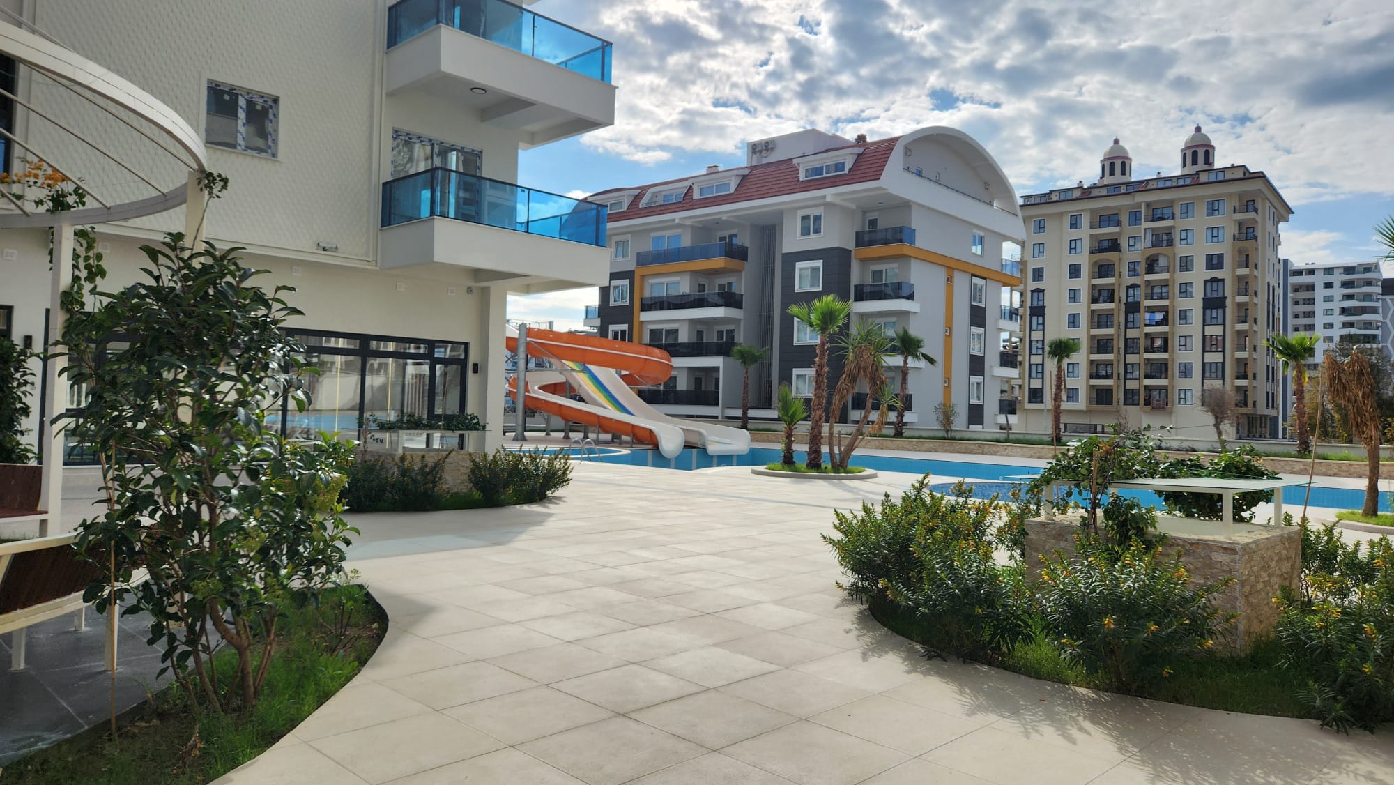 Hedendaagse Kustresidentie: Appartementen en Duplexen in Mahmutlar, Alanya