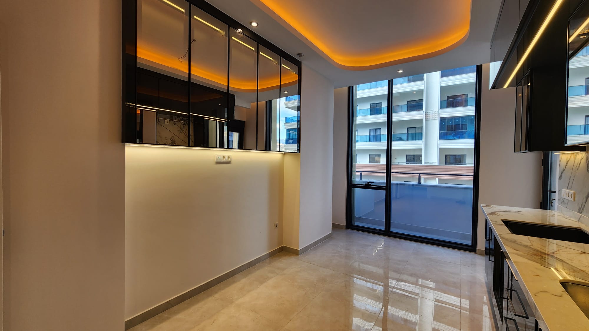 Mahmutlarin Puutarhakeidas: Ylelliset Asunnot ja Duplexit Meren Lähellä