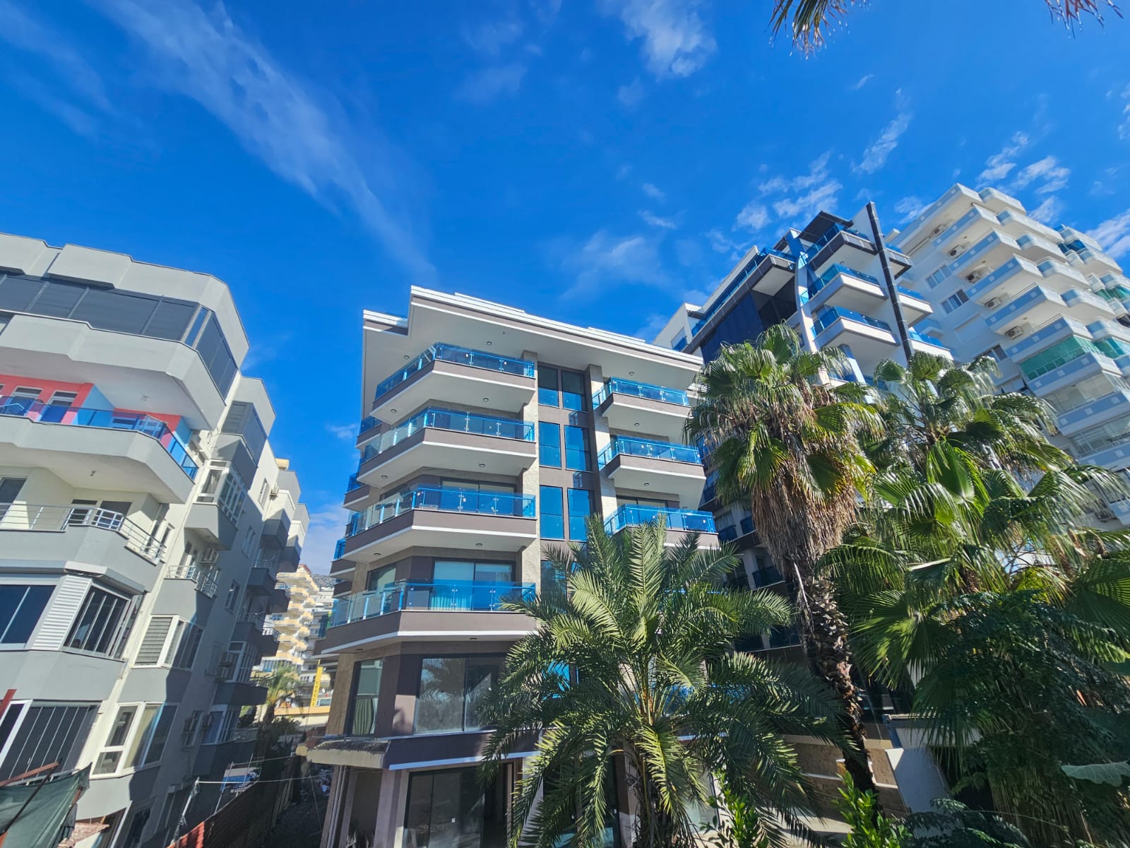 Новий стандарт прибережного життя: Ексклюзивні апартаменти та дуплекси на березі моря в Махмутларі