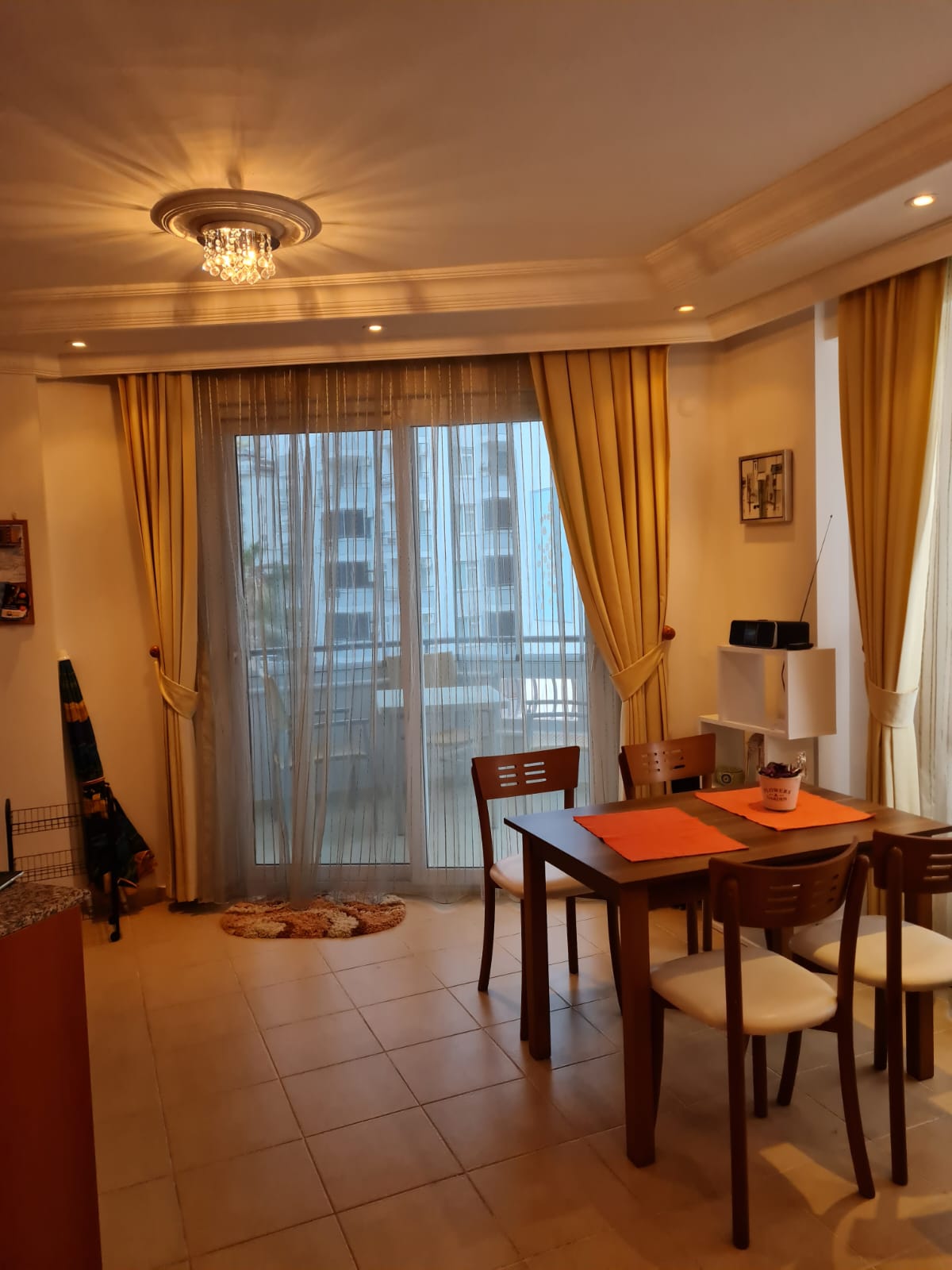 Exklusives Dachgeschoss-Apartment in Tosmur: Ruhe am Fluss, Nähe zum Meer