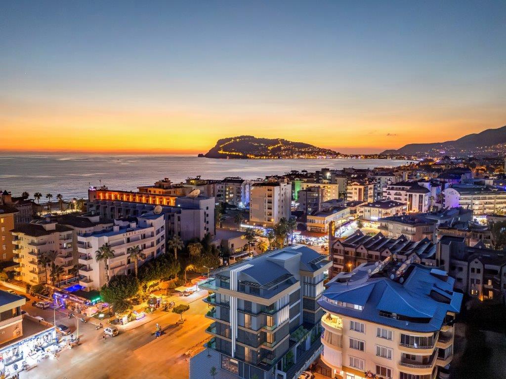 Аланияның Оба ауданындағы теңіз көріністі пәтерлер, дуплекстер және коммерциялық орындар