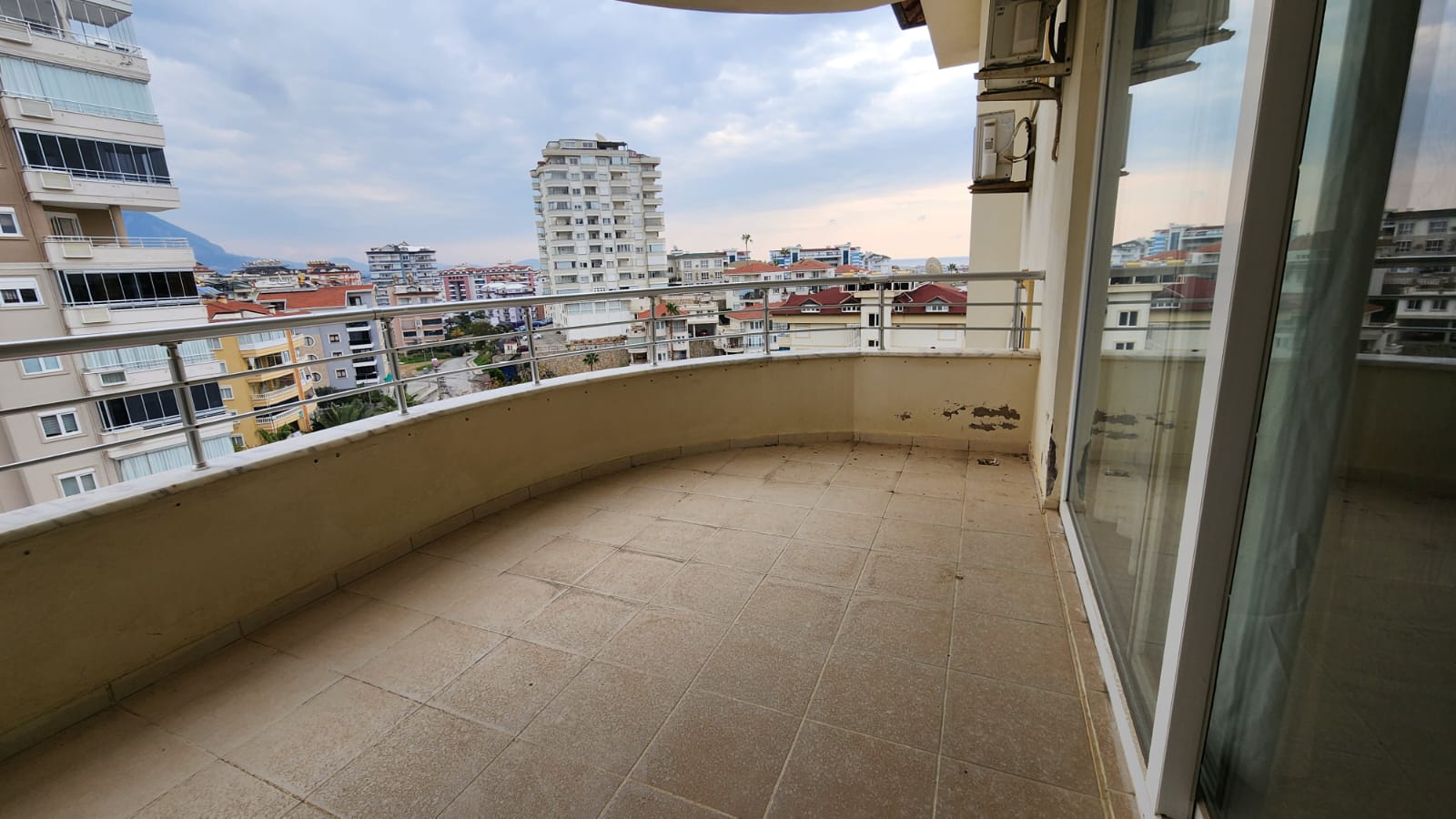 Fredfyldt Liv i Cikcilli: Eksklusiv Ufurneret Bolig til Langtidsleje