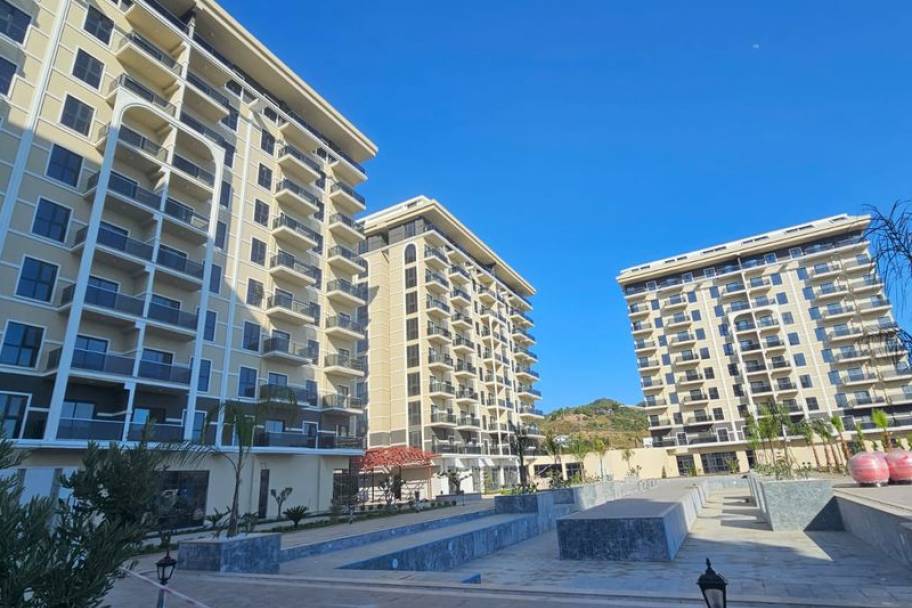 Forfinet Kystliv: En Fremragende Lejligheds- og Duplekssamling i Demirtas