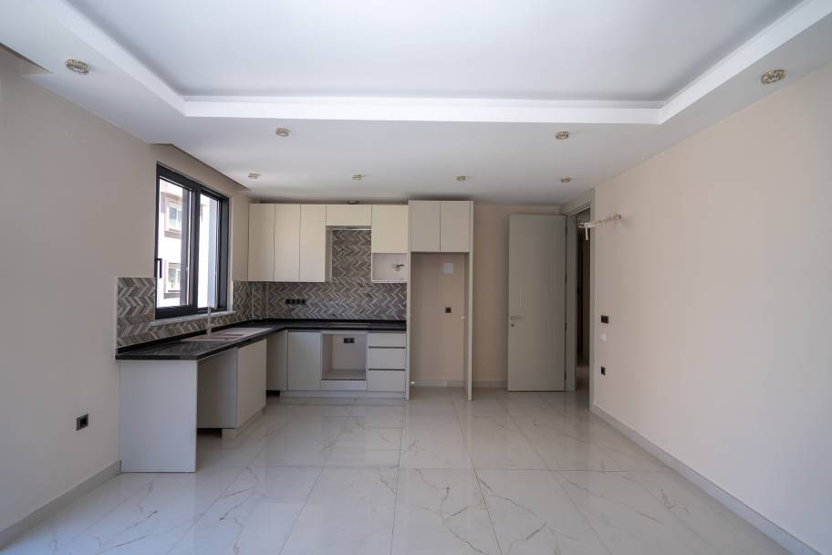 Mahmutlar Sahiline Sadece 200 Metre Mesafede, Yepyeni Deniz Yanı Daire ve Dubleksler