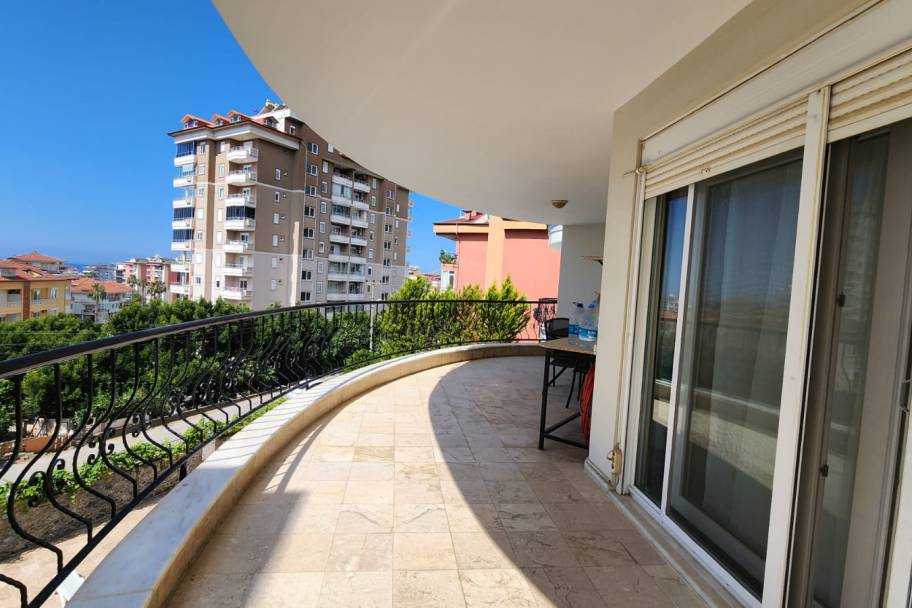 Élégant Appartement Meublé à Cikcilli, Alanya, avec Piscine et Cheminée