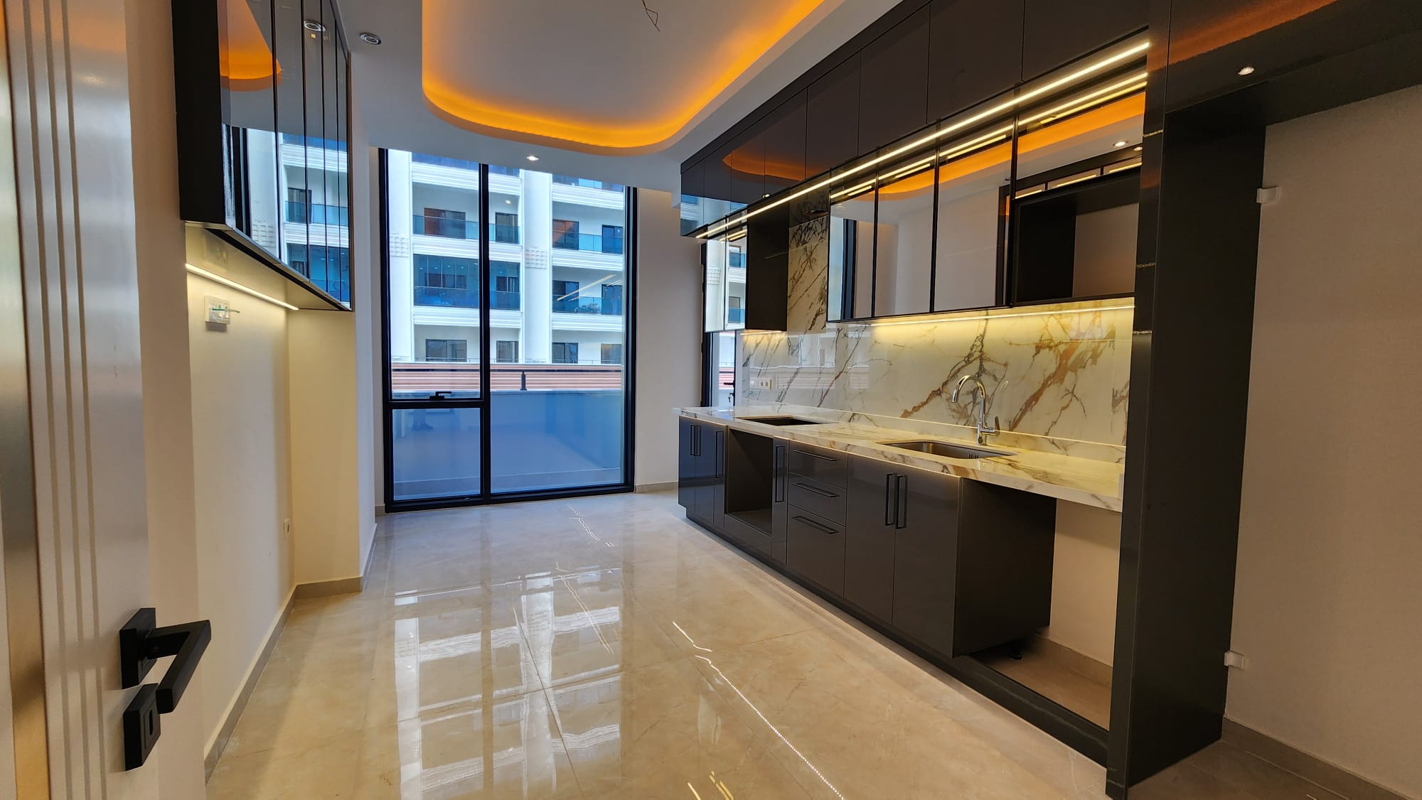 Mahmutlarin Puutarhakeidas: Ylelliset Asunnot ja Duplexit Meren Lähellä