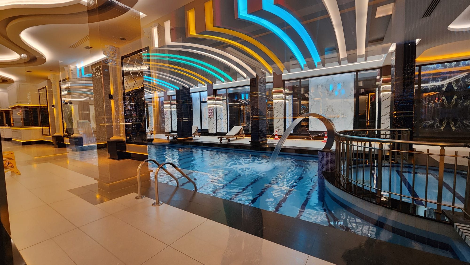 Mahmutlarin Puutarhakeidas: Ylelliset Asunnot ja Duplexit Meren Lähellä